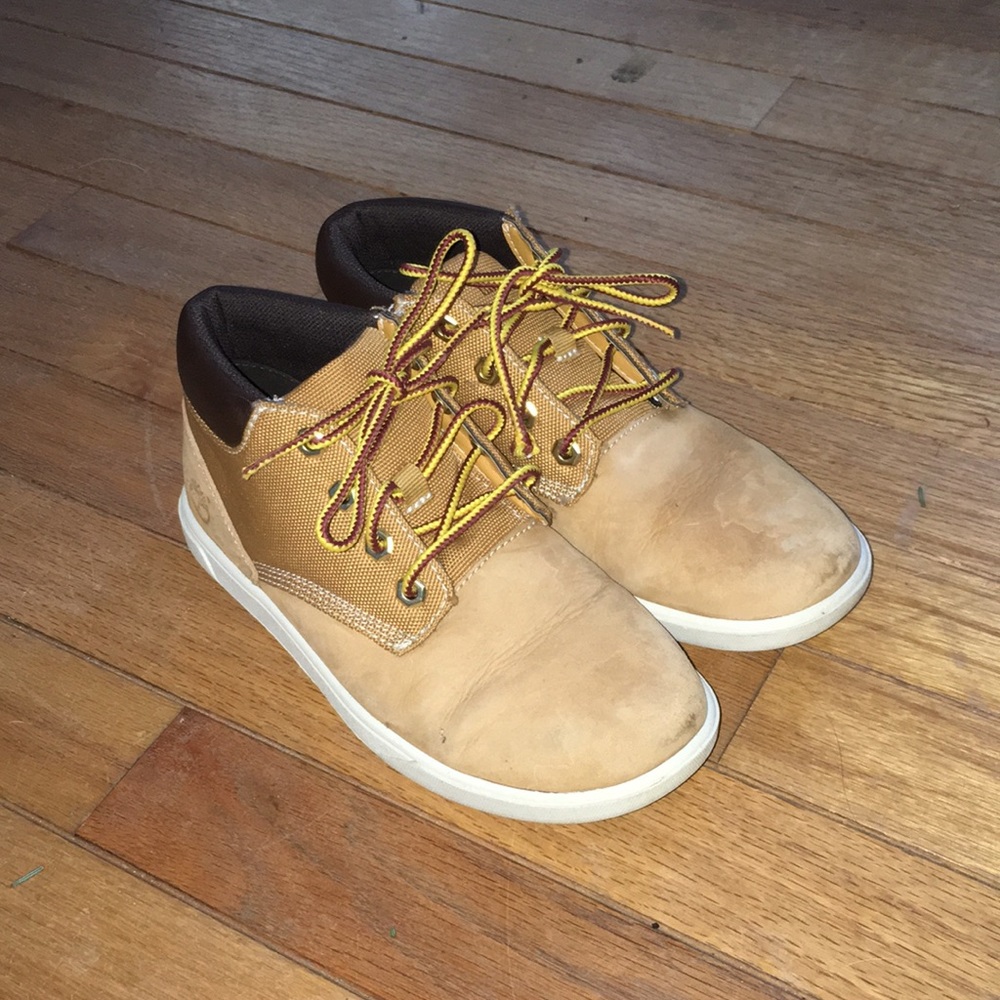 Boys Timberlands size 1.5. Barely worn!